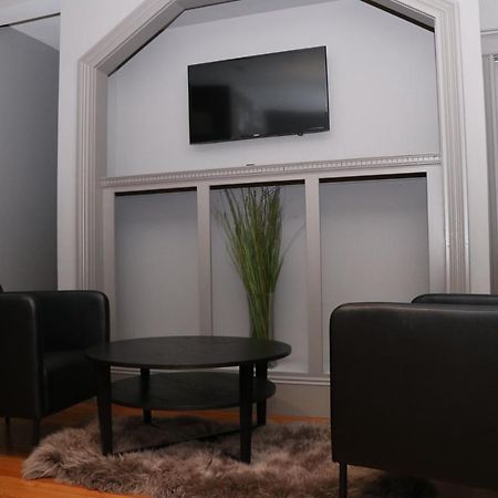 A Stylish Stay With A King Bed And Heated Floors #27 Brookline Extérieur photo